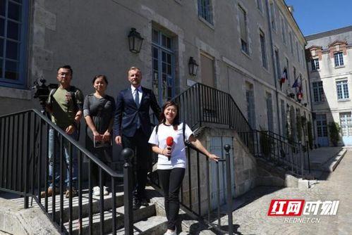 酒吧网红吃瓜事件视频大全,揭秘幕后真相与热门瞬间 第3张 酒吧网红吃瓜事件视频大全,揭秘幕后真相与热门瞬间 第3张